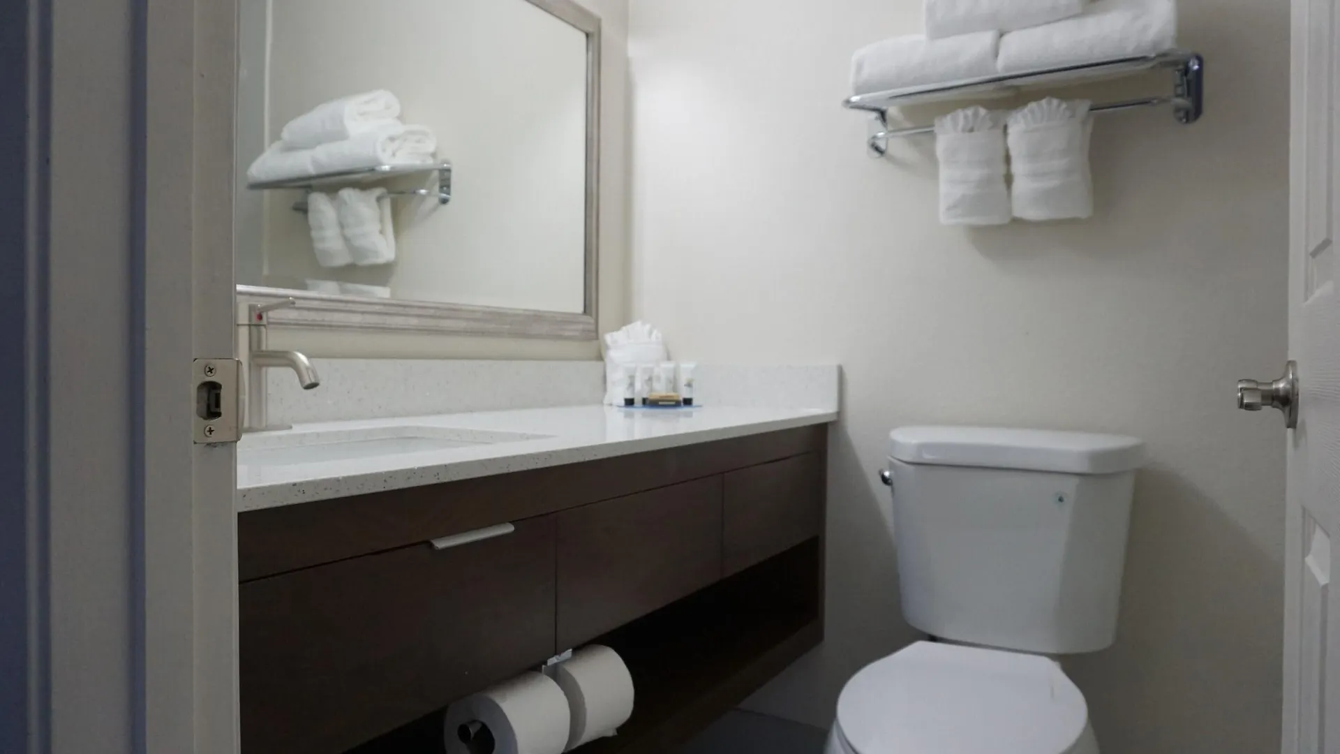 Hotel Red Lion Inn & Suites Nashville Airport