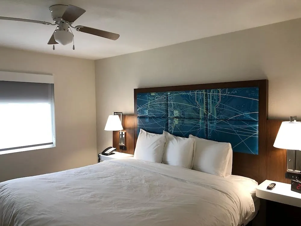 Red Lion Inn & Suites Nashville Airport