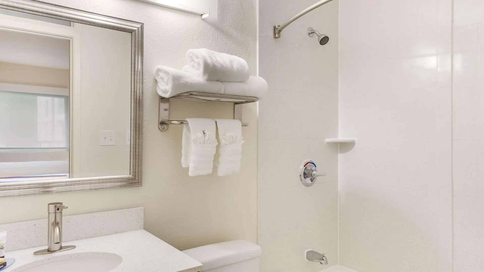 Red Lion Inn & Suites Nashville Airport Hotel