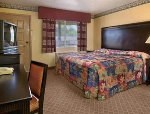 Hotel Red Lion Inn & Suites Nashville Airport